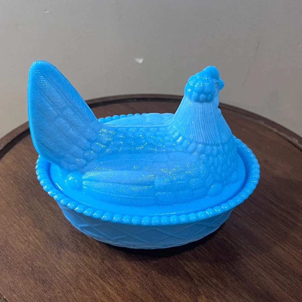 Vtg Westmoreland Blue Slag Glass Hen on Nest Covered Dish Basket Weave 5.5